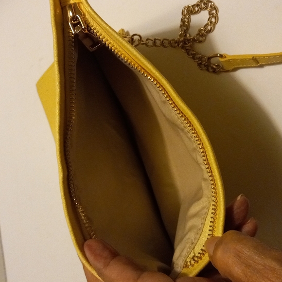International Concepts Yellow Crossbody Purse. 23-30 " Adjustable strap - Picture 5 of 9